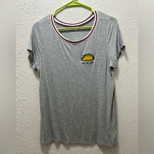 Quirky ‘Taco ‘bout love’ gray Aeropostale size small T-shirt